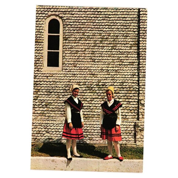 Vintage Postcard Traditional Spanish Costumes Girls Before Chapel Spain People - Picture 1 of 2